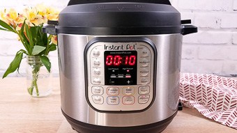 Instant pot with 10 minutes on the timer