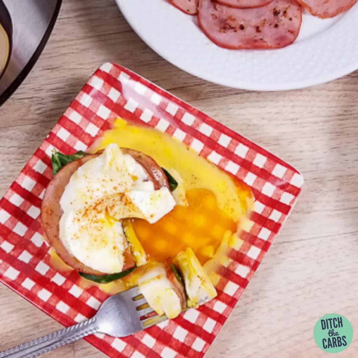 Easy Keto Eggs Benedict - Keto Cooking Wins