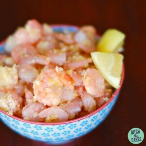 bowl of crumbeed shrimps with a wedge of lemon