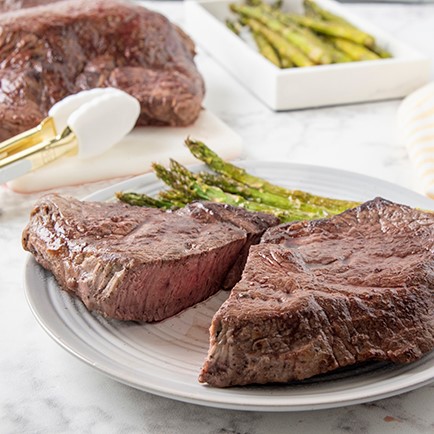 Delicious Oven-Baked Low-Carb Steak and Asparagus
