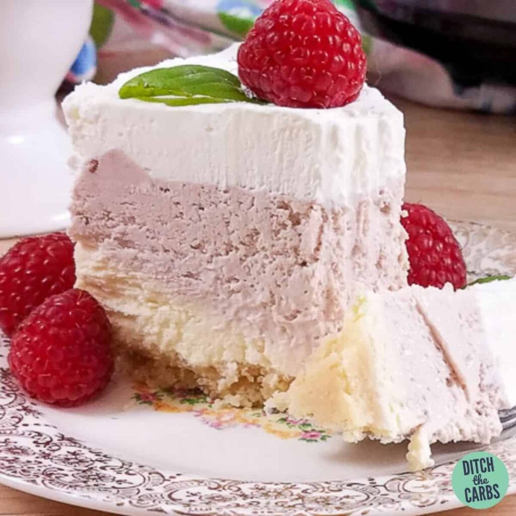 🍓 Best Slow Cooker Vanilla Berry Cheesecake (Lower Carb) 5.7g carbs