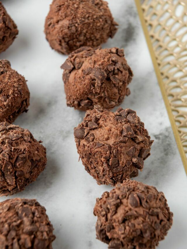 Low-Carb Chocolate Peanut Butter Snack Bites