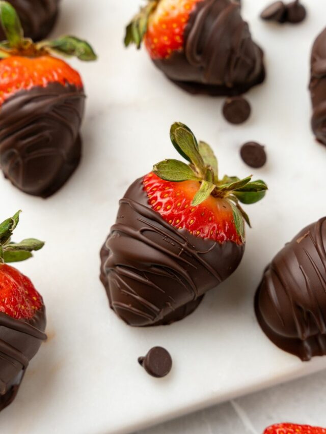 Low-Carb Chocolate-Covered Strawberries
