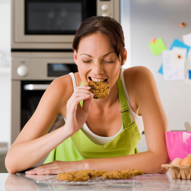 The Ultimate Guide to Overcoming Emotional Eating (Without Resorting to Willpower Alone)